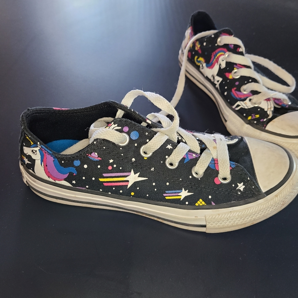 Girls size 1 Concerse